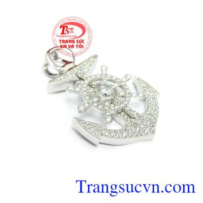 Mặt Nam Vàng Trắng Sang Trọng phù hợp nhiều loại dây chuyền khác nhau, là dòng sản phẩm được phái mạnh đặc biệt ưa chuộng