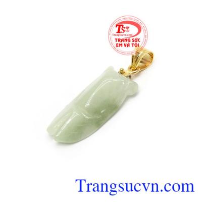 Ngọc thiền còn là linh vật bảo vệ, khi đeo trên người bạn sẽ được bảo vệ khỏi những nguy hiểm, khỏi những người bạn không đáng tin tưởng và khỏi những kẻ thù địch