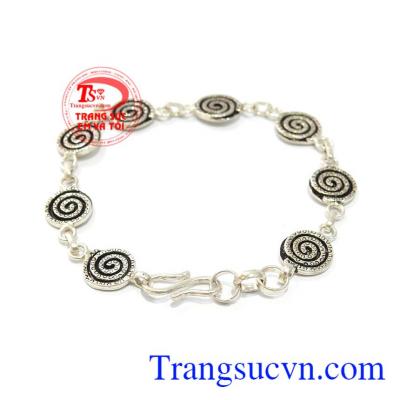 Lắc bạc xinh xắn là sản phẩm lắc bạc đẹp được các bạn gái ưa thích