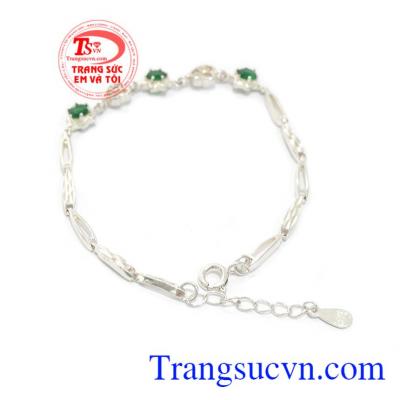 Lắc bạc trái tim là món quà ý nghĩa dành tặng bạc gái trong các dịp lễ