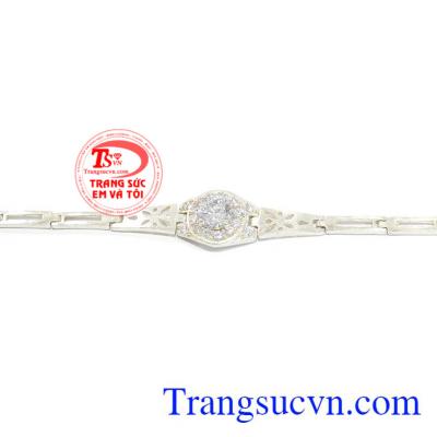 Lắc bạc thanh lịch mang lại vẻ đẹp quý phái cho người đeo