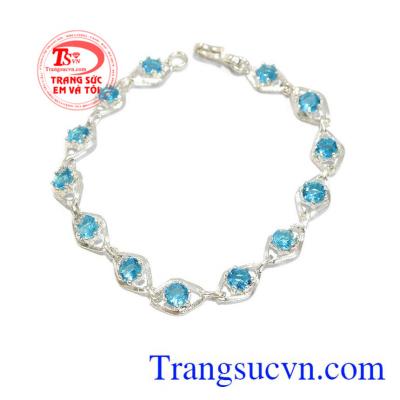 Lắc tay dễ thương mang phong cách thờii trang, tôn lên vể đẹp nhẹ nhàng, thanh lịch