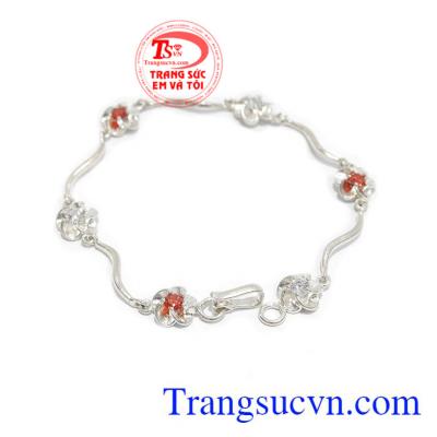 Lắc bạc hoa xinh xắn kiểu dáng độc đáo