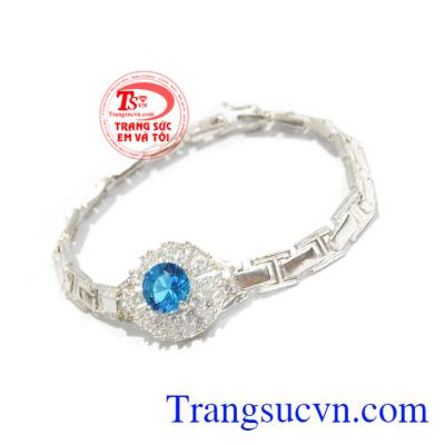 Lắc nữ quý phái là sản phẩm lắc bạc đẹp dành cho phái nữ