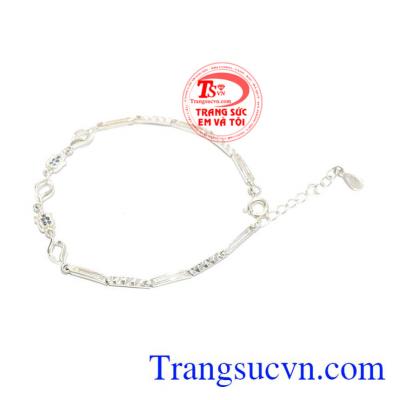 Lắc tay bạc hoa tulip là món quà tuyệt vời dành tặng người yêu thương