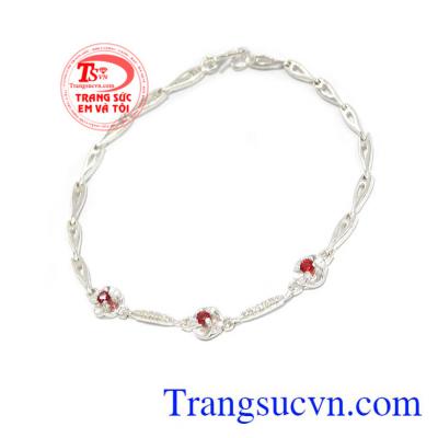 Lắc tay bạc hoa nhỏ xinh là sản phẩm lắc tay xinh xắn với các họa tiết nhẹ dàng, sản phẩm được các bạn nữ ưa thích