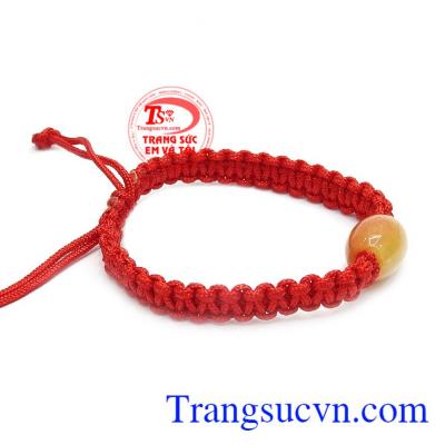 Dây tết được làm thủ công cách cẩn thận để tạo nên một sản phẩm hoàn hảo.