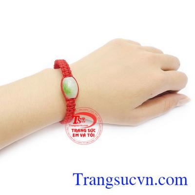 Từ lâu, ngọc cẩm thạch được biết là loại ngọc quý, thường được các vua chúa sử dụng. 