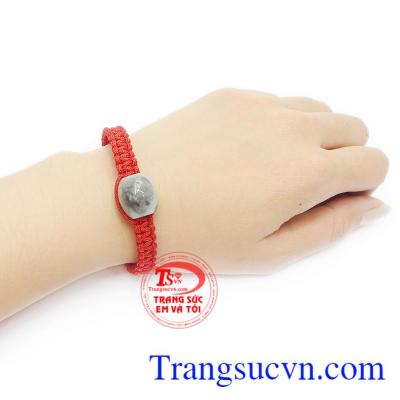 Tác dụng của ngọc cẩm thạch là mang đến nguồn năng lượng cho người dùng, giúp tăng cường sự tập trung, may mắn và thịnh vượng. 