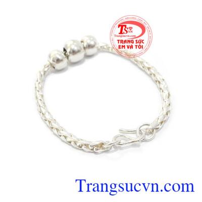 Lắc bạc tặng bé