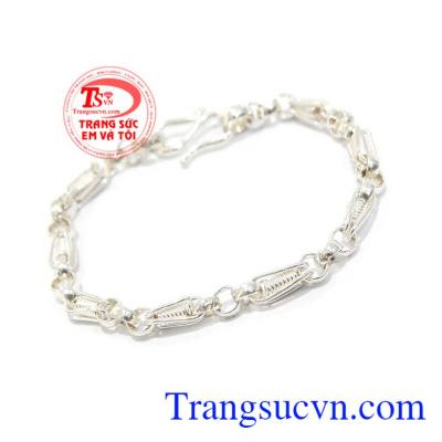 Lắc bạc đầy tháng cho bé là món quà ý nghĩa dành tặng bé yêu