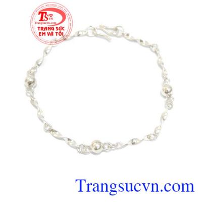 Lắc bạc đẹp xinh xắn là món quà ý nghĩa dành tặng bạn nữ