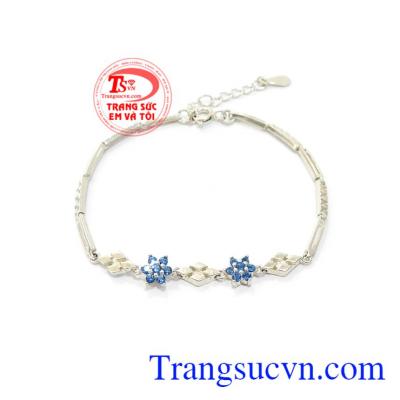 Lắc Bạc Nữ Xinh Xắn phù hợp phong cách trẻ trung cá tính và dịu dàng của phái đẹp, lắc tay bạc xinh xắn là món quà tuyệt vời dành tặng người yêu thương