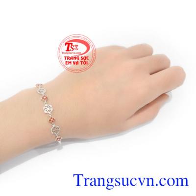 Lắc tay bạc 92.5 là món quà tuyệt vời dành tặng người bạn yêu thương