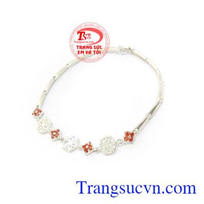 Lắc Bạc Nữ Quý Phái đính đá phong cách, tinh xảo trên từng chi tiết