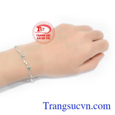 Lắc bạc chế tác công nghệ cao, đường nét tinh xảo, độc đáo