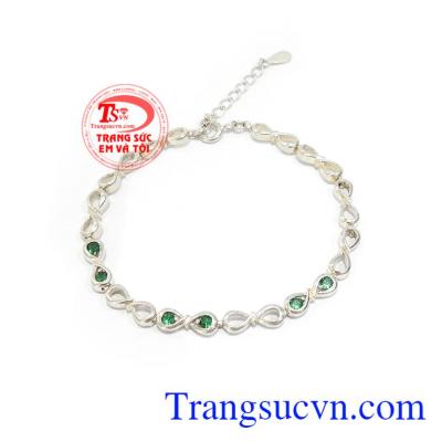 Lắc Tay Bạc Đính Đá Dịu Dàng phù hợp phong cách thời trang phái đẹp, mang lại sự dịu dàng, cá tính và phong cách