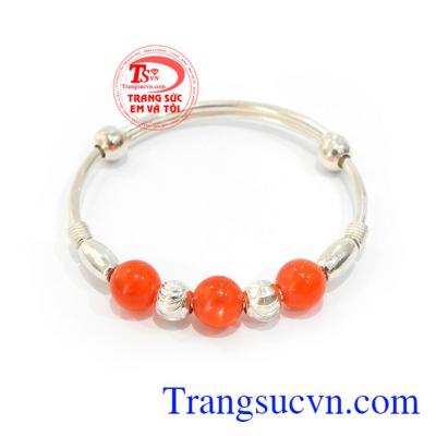 Lắc Tay Bạc Dễ Thương Cho Bé kiểu dáng độc đáo, mới lạ, phù hợp đeo tay cho bé yêu, là món quà cho bé vào những dịp ý nghĩa