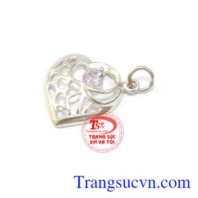 Mặt dây trái tim hồng