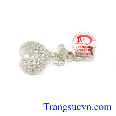 Sản phẩm được gắn đá xinh xắn