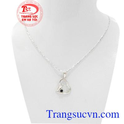 Mặt dây trái tim tinh tế là món quà ý nghĩa dành tặng sinh nhật bạn