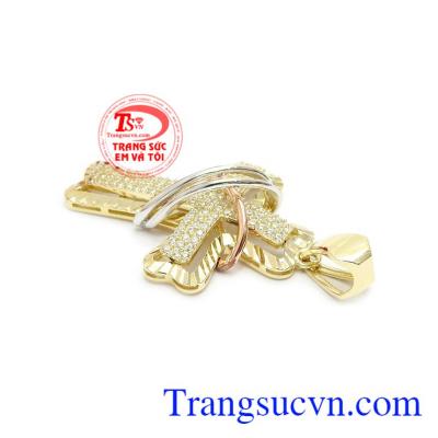  Sự kết hợp hoàn hảo từ vàng màu, vàng trắng, vàng hồng tạo nên ấn tượng cho người sử dụng. 