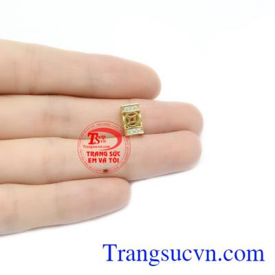 Mặt dây trẻ trung, hợp với mọi lứa tuổi, có thể làm quà tặng cho người thân yêu của bạn. 