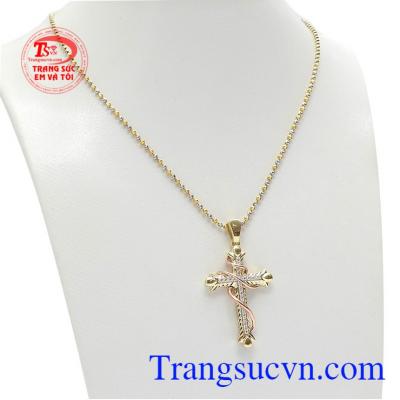 Bộ trang sức tình yêu thiên Chúa bao gồm mặt dây và dây chuyền vàng nhập khẩu.