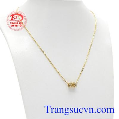 Bộ trang sức kim tiền chữ nhật độc đáo mang phong cách năng động trẻ trung.