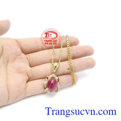 Sản phẩm có thể kết hợp cùng nhiều trang phục khác nhau.