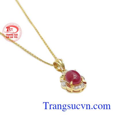 Sản phẩm thiết kế sang trọng, tinh tế, mang đến cho phái đẹp bộ trang sức quyến rũ. 