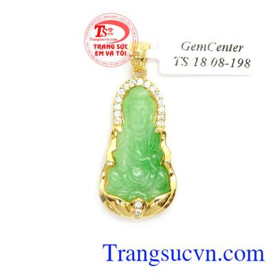 Phật Quan Âm Phỉ Thúy May Mắn là biểu tượng của sự bình an, lòng thánh thiện, bác ái, hướng phật, đem tới sự may mắn, an lành cho người đeo