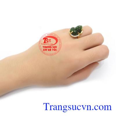 Nhẫn Tỳ Hưu Nephrite Thiên Nhiên chạm khắc tinh xảo, phù hợp làm quà tặng trong những dịp ý nghĩa