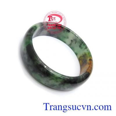 Vòng ngọc vân môn chứa nguồn năng năng lượng dương dồi dào, có tác dụng giải trừ tà khí, mang lại may mắn, bình an và tài lộc cho người đeo