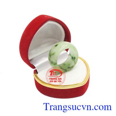 Ngọc cẩm thạch thường được các vua quan ngày xưa sử dụng để tôn vinh vẻ cao sang, quý tộc của mình