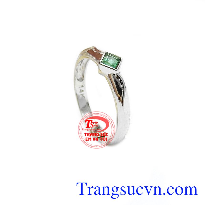 Nhẫn nữ vàng trắng 14k xinh đẹp được kết hợp từ vàng trắng và đá emeral thiên nhiên. 