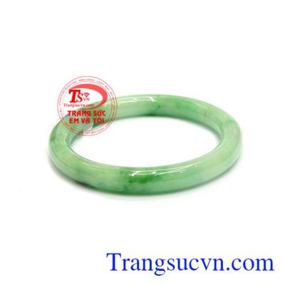 Ngọc cẩm thạch vòng là sản phẩm ngọc cẩm thạch thiên nhiên
