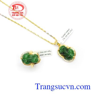 Bộ Dây Tỳ Hưu Ngậm Tiền Tài Lộc là linh vật có tác dụng chiêu tài lộc, công danh, may mắn và bình an cho người đeo, nhẫn tỳ hưu chạm khắc tinh xảo là món quà tuyệt vời cho người yêu thương