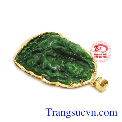 Sản phẩm có thể kết hợp cùng dây chuyền vàng, dây da hoặc dây cao su bọc vàng.