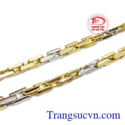 Sản phẩm kết hợp vàng trắng và vàng màu giúp nổi bật và ấn tượng hơn.