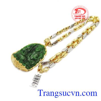 Ngọc cẩm thạch được biết đến là loại ngọc quý, giúp người đeo được bình an và may mắn.