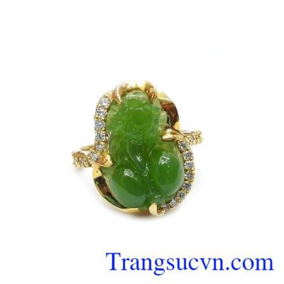 Nhẫn tỳ hưu cẩm thạch thiên nhiên đẹp được chế tác từ ngọc cẩm thạch và vàng tây 14k. 