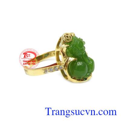 Ngọc cẩm thạch thiên nhiên chế tác hình tỳ hưu tinh tế và đẹp mắt.