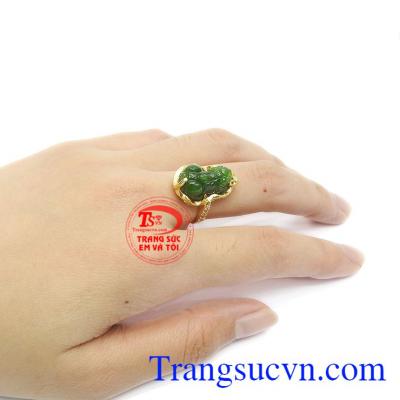  Tỳ hưu mang đến sự tài hộc, hút hiền tài và cẩm thạch giúp người dùng được bình an và may mắn. 