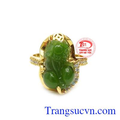 Nhẫn tỳ hưu cẩm thạch hợp mệnh là sự kết hợp từ ngọc cẩm thạch thiên nhiên và vàng tây 14k. 