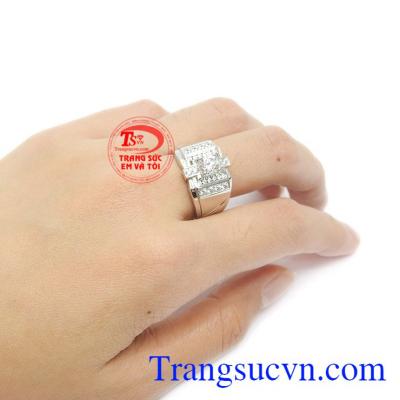 Nhẫn được bảo hành uy tín, giao hàng toàn quốc.