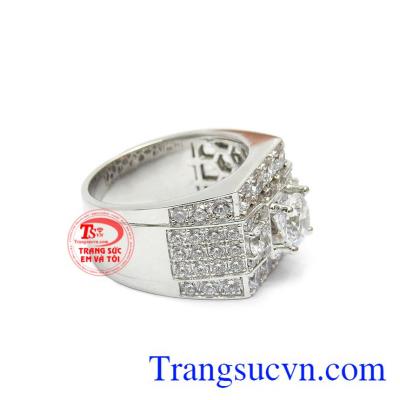 Những viên đá Cz lấp lánh kết hợp cùng vàng trắng tạo nên sự độc đáo, ấn tượng