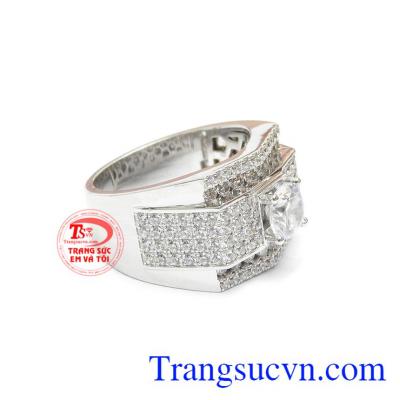 Các viên đá Cz lấp lánh kết hợp hoàn hảo cùng vàng tây 14k mang đến nét đẹp độc đáo.