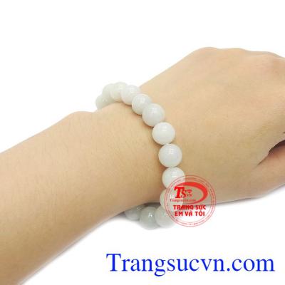 Ngọc cẩm thạch là loại ngọc quý, mang lại cho người dùng sự bình an và may mắn.