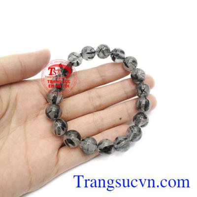 Thạch anh tóc đen mang lại cho người đeo sự may mắn và bình an. 